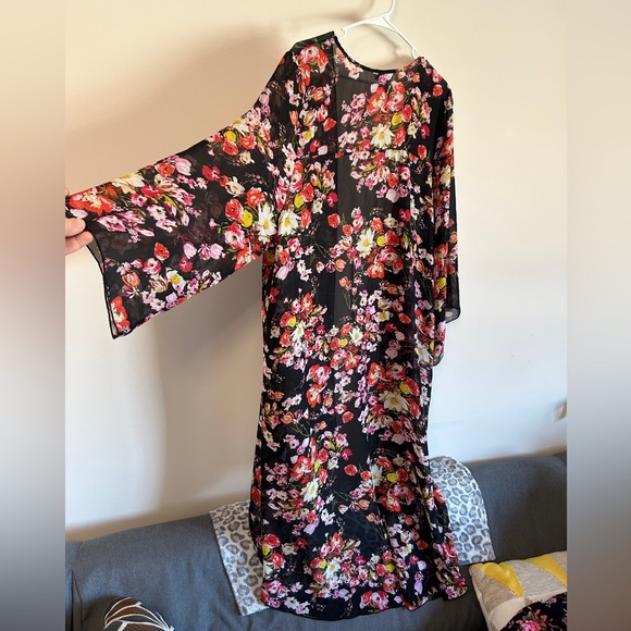 Floral Coverup 2XL | Flowy Plus Size Pool / Beach Coverup - Picture 3 of 6